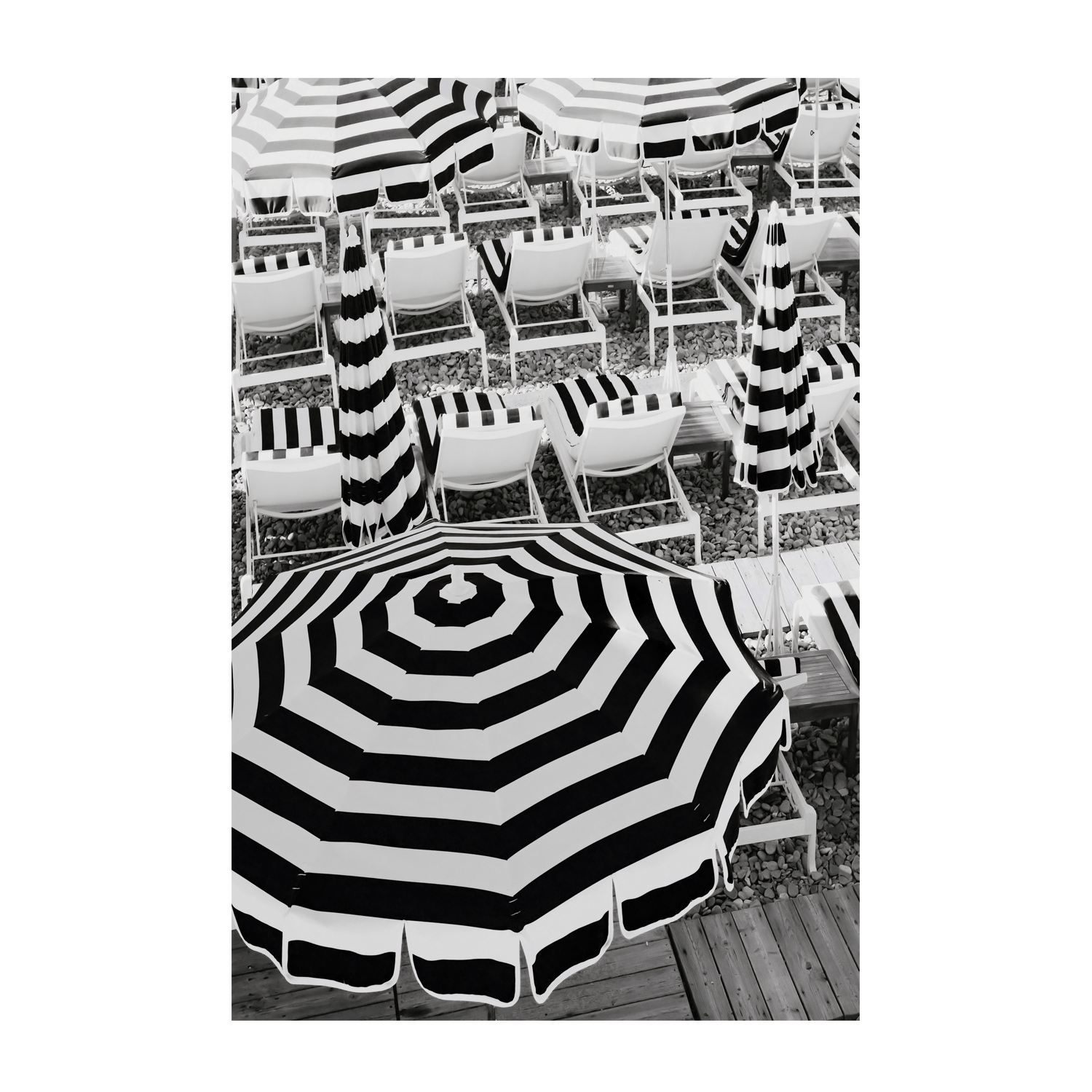 wall-art-print-canvas-poster-framed-Black and White Beach Umbrellas , By Pictufy-1